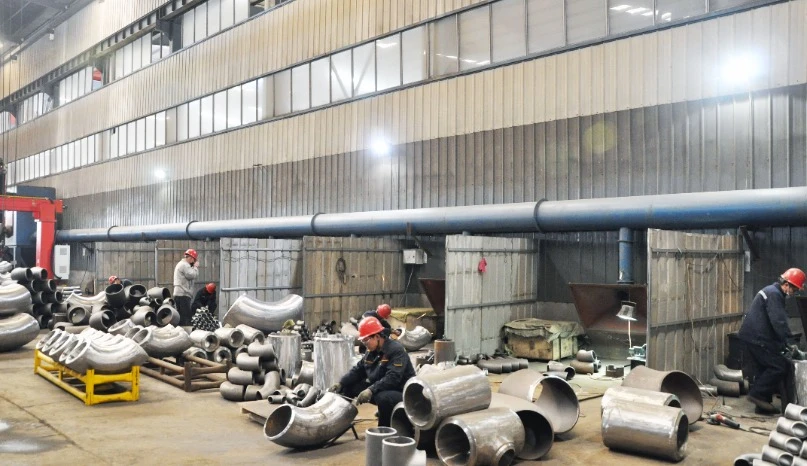 Werkstatt f&uuml;r die Endbearbeitung von Rohrverbindungsst&uuml;cken